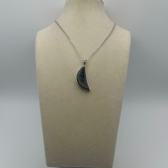 Beautiful Blue and Rainbow Flash Moon Shaped Labradorite Pendant Necklace - Picture 2 of 13